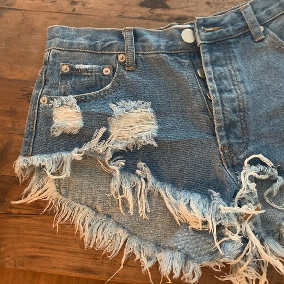 By The Way Denim shorts sz 27 *revolve* - Picture 5 of 11